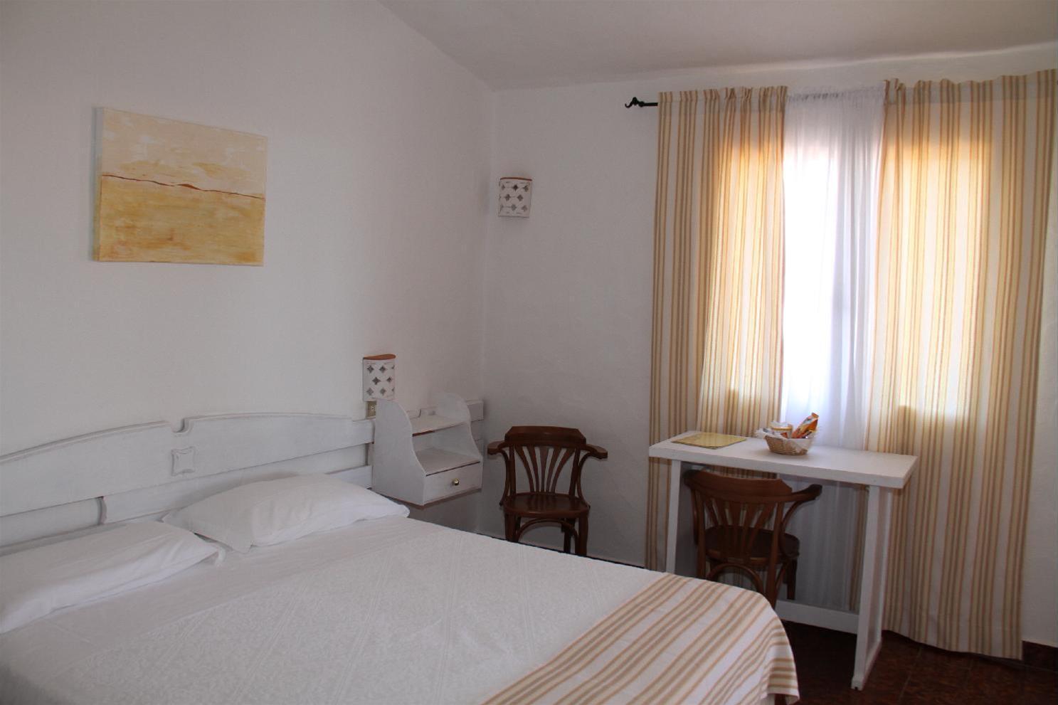 Hotel Tre Botti Baja Sardinia Exterior foto