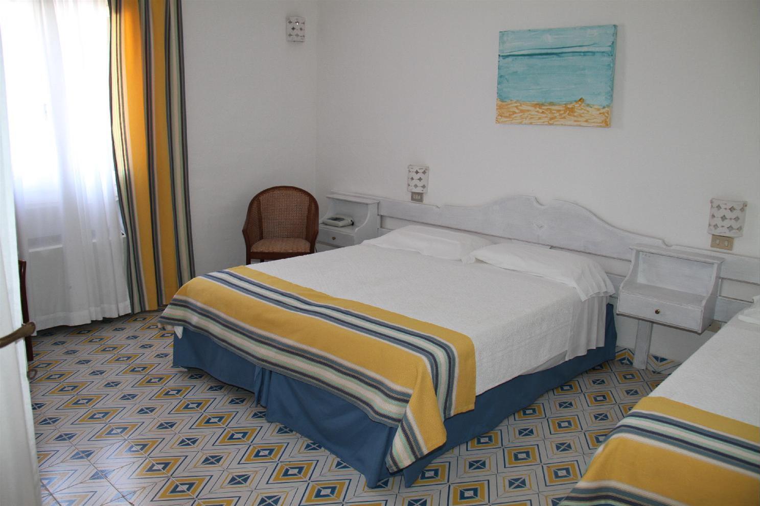 Hotel Tre Botti Baja Sardinia Exterior foto